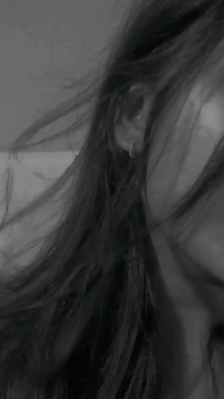 girls-hide-face-pic girls-hide-face-pic