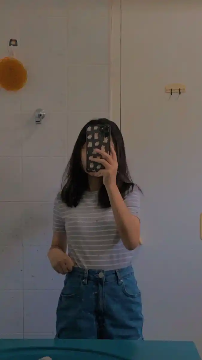 hide-face-girl-pic hide-face-girl-pic