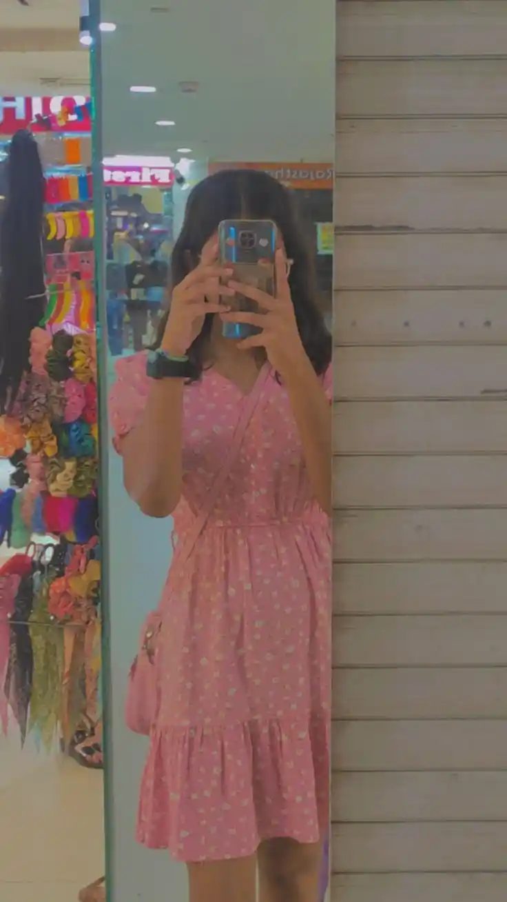 hide-face-girl-pic hide-face-girl-pic
