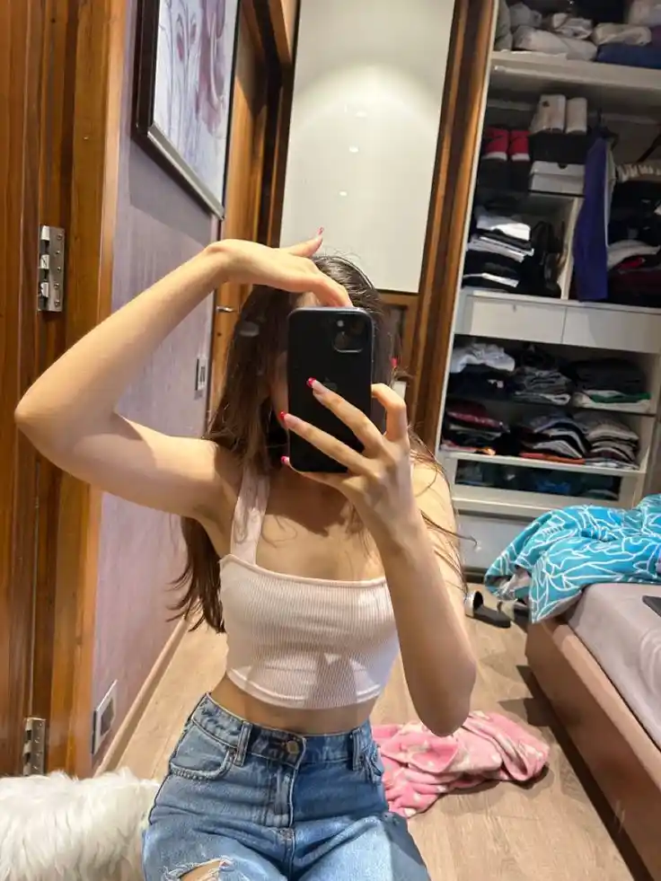 hide-face-girl-pic hide-face-girl-pic