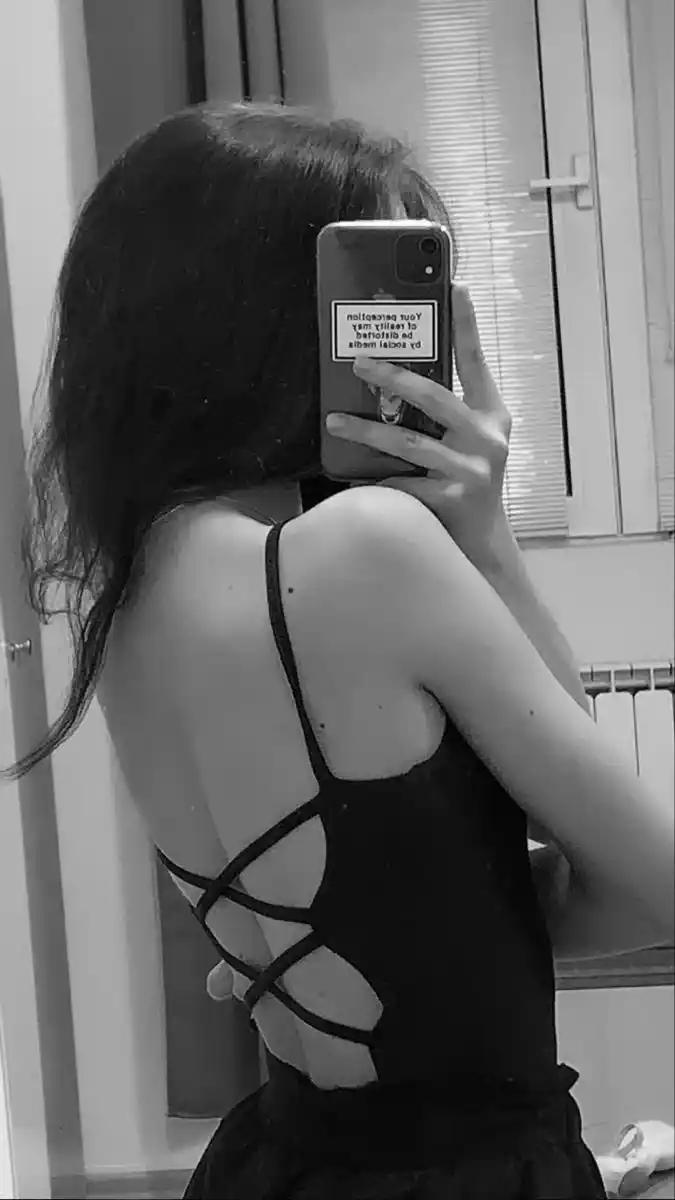 hide-face-girl-pic hide-face-girl-pic