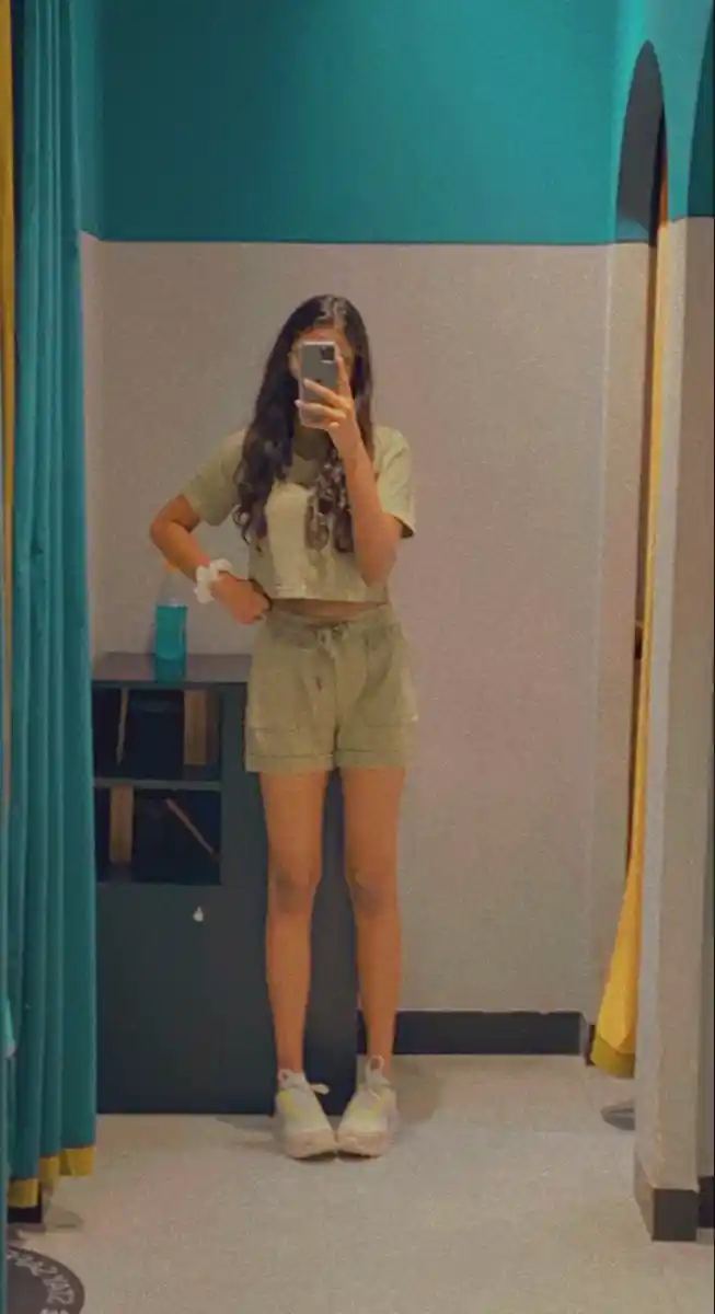 real-simple-girl-image-hide-face real-simple-girl-image-hide-face