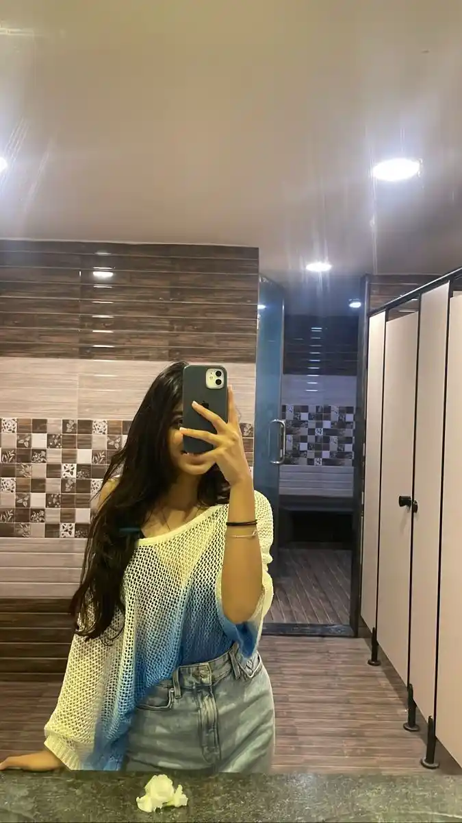 real-simple-girl-image-hide-face real-simple-girl-image-hide-face