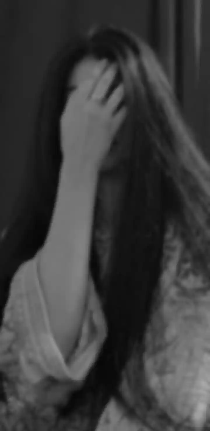 real-simple-girl-image-hide-face real-simple-girl-image-hide-face
