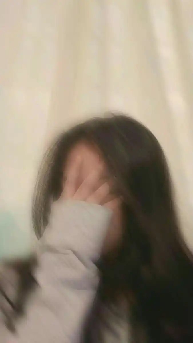 real-simple-girl-image-hide-face real-simple-girl-image-hide-face