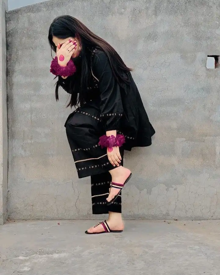 hide-face-girl-pic-dp hide-face-girl-pic-dp